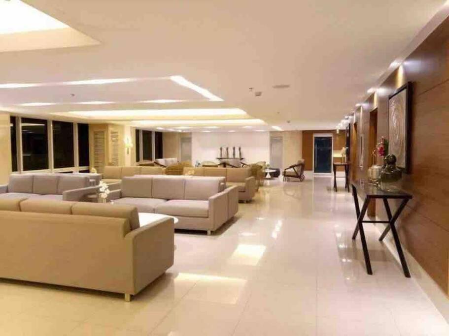 Breeze Residences - 1Br Unit With Balcony -Top Floor Manilla Buitenkant foto