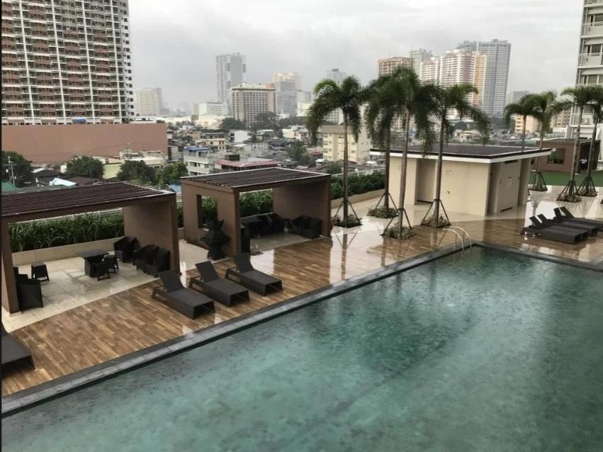 Breeze Residences - 1Br Unit With Balcony -Top Floor Manilla Buitenkant foto