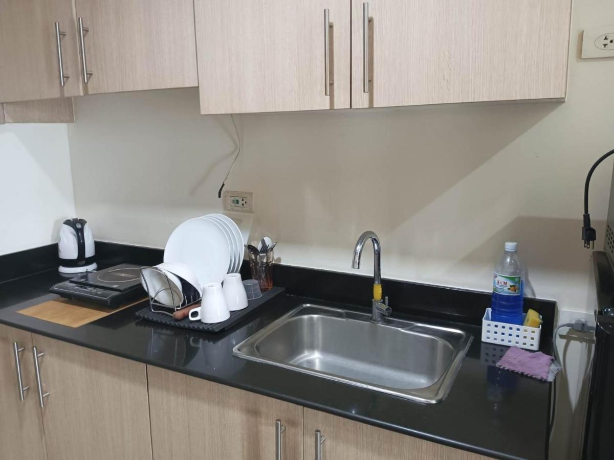 Breeze Residences - 1Br Unit With Balcony -Top Floor Manilla Buitenkant foto