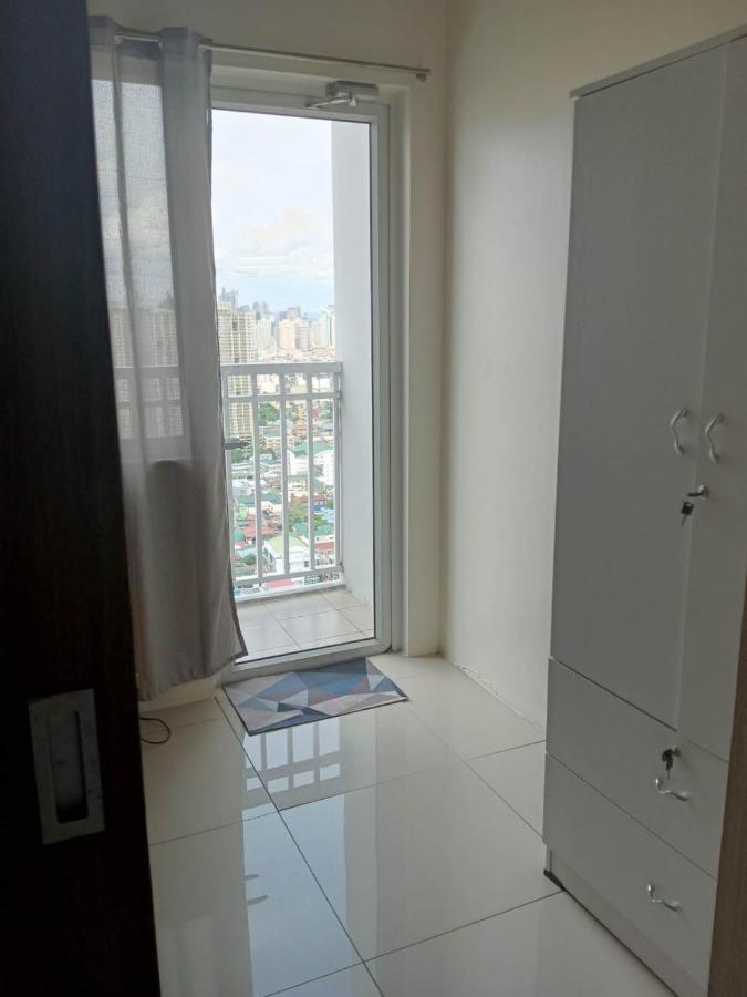 Breeze Residences - 1Br Unit With Balcony -Top Floor Manilla Buitenkant foto